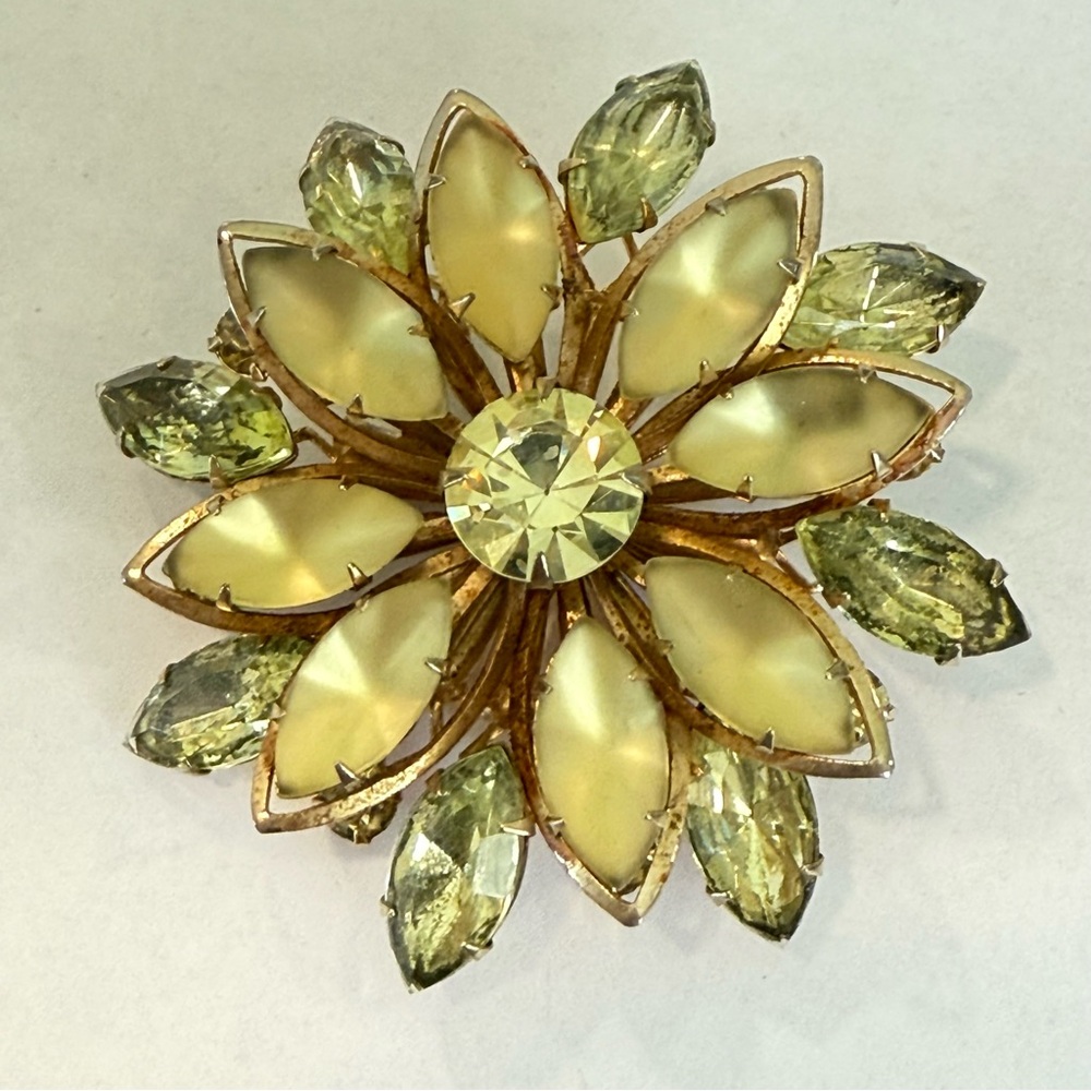 Vintage Frosted Rhinestone Green Floral Statement Brooch Gold Tone Flower Spring - Picture 2 of 13